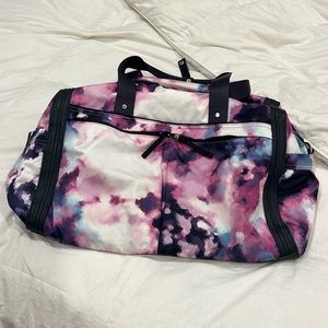 VEUC Lululemon Urban Warrior Duffel Bag Blooming Pixie like new
